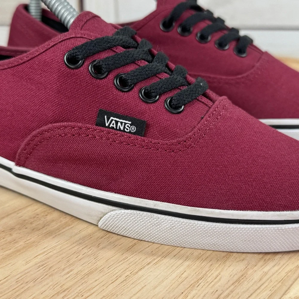 Van Authentic Canvas Low Top Lace Up Sneakers Burgundy Red 7.5 Women 6 Men‎